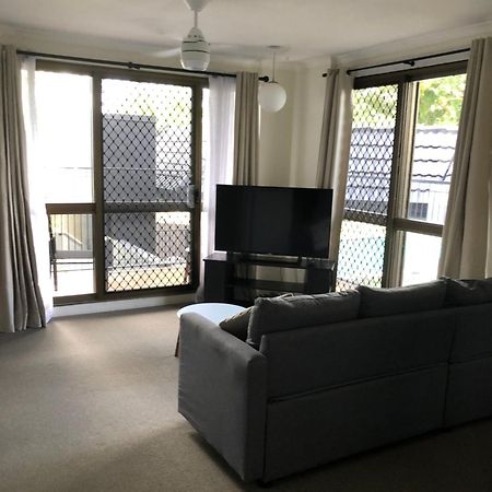 Coral Towers Holiday Suites Cairns Esterno foto