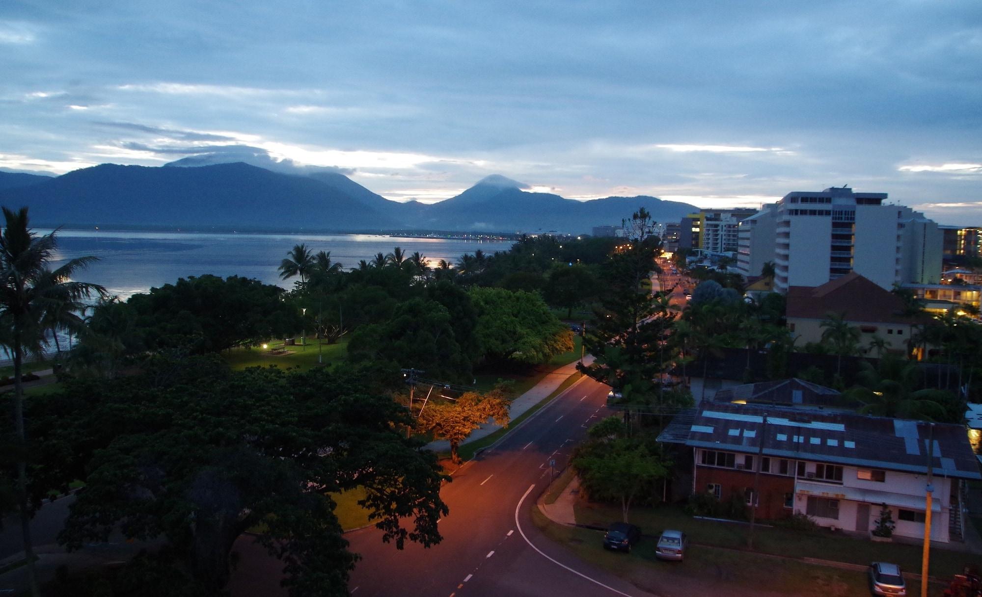 Coral Towers Holiday Suites Cairns Esterno foto