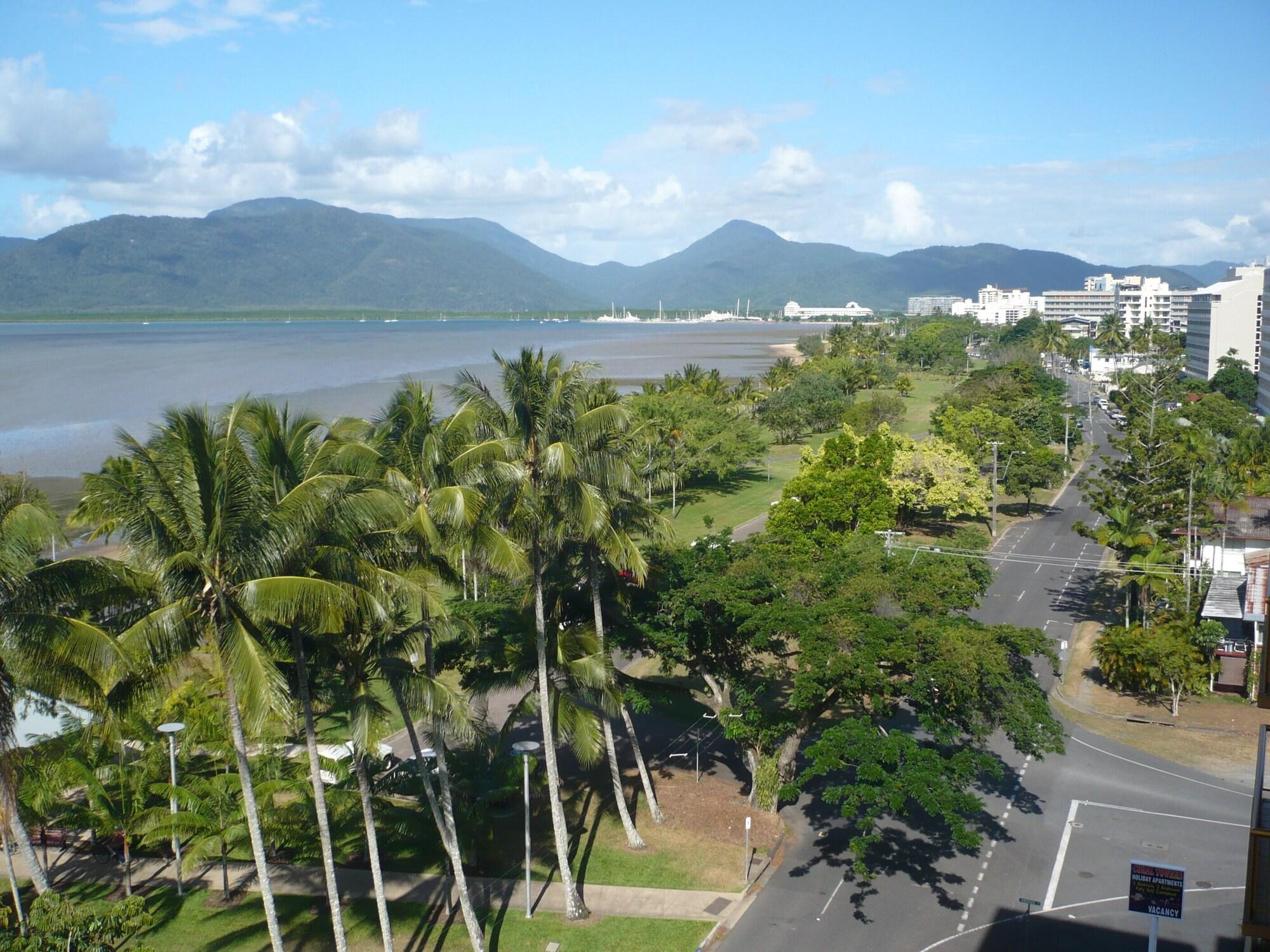 Coral Towers Holiday Suites Cairns Esterno foto