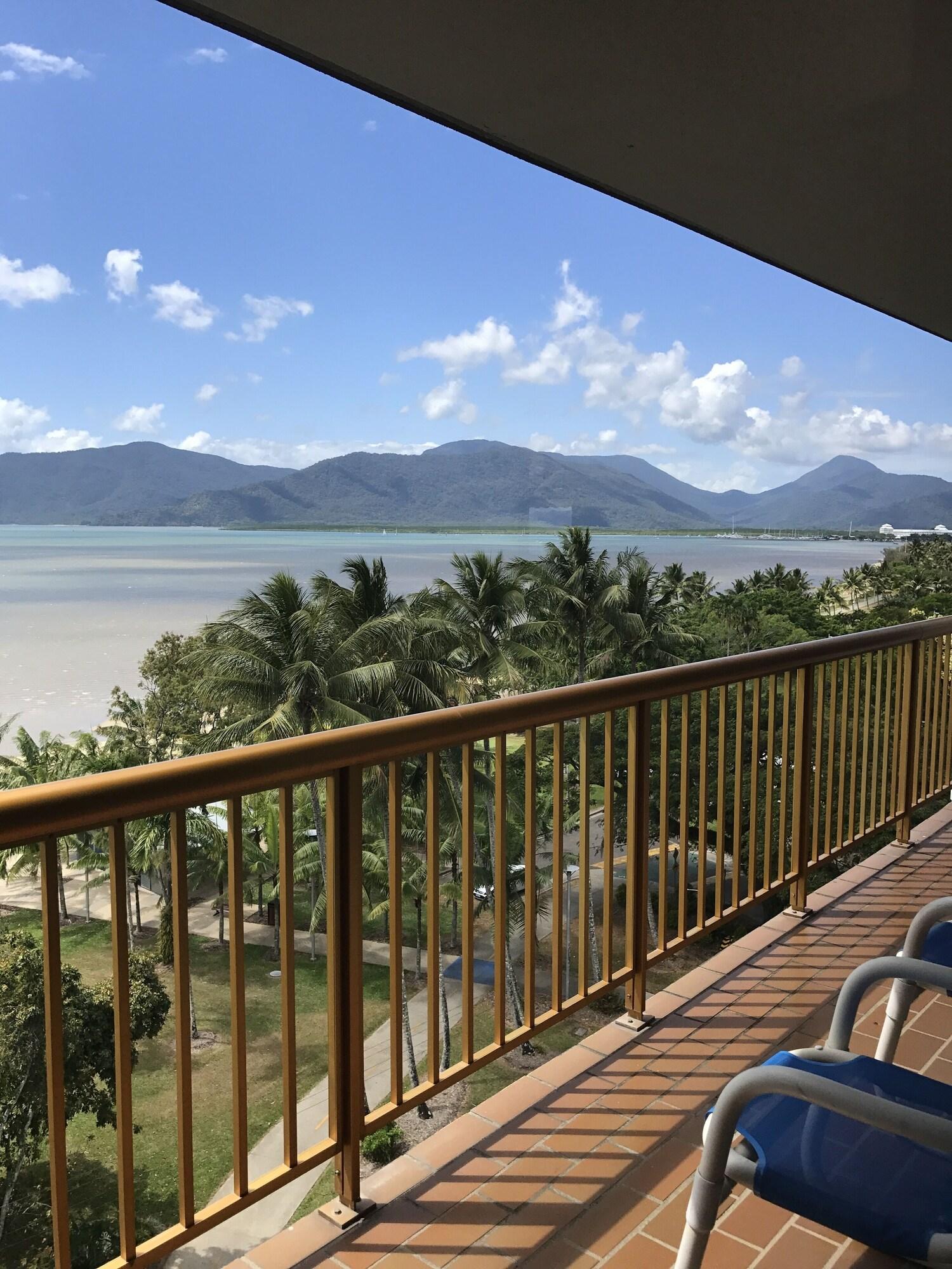 Coral Towers Holiday Suites Cairns Esterno foto