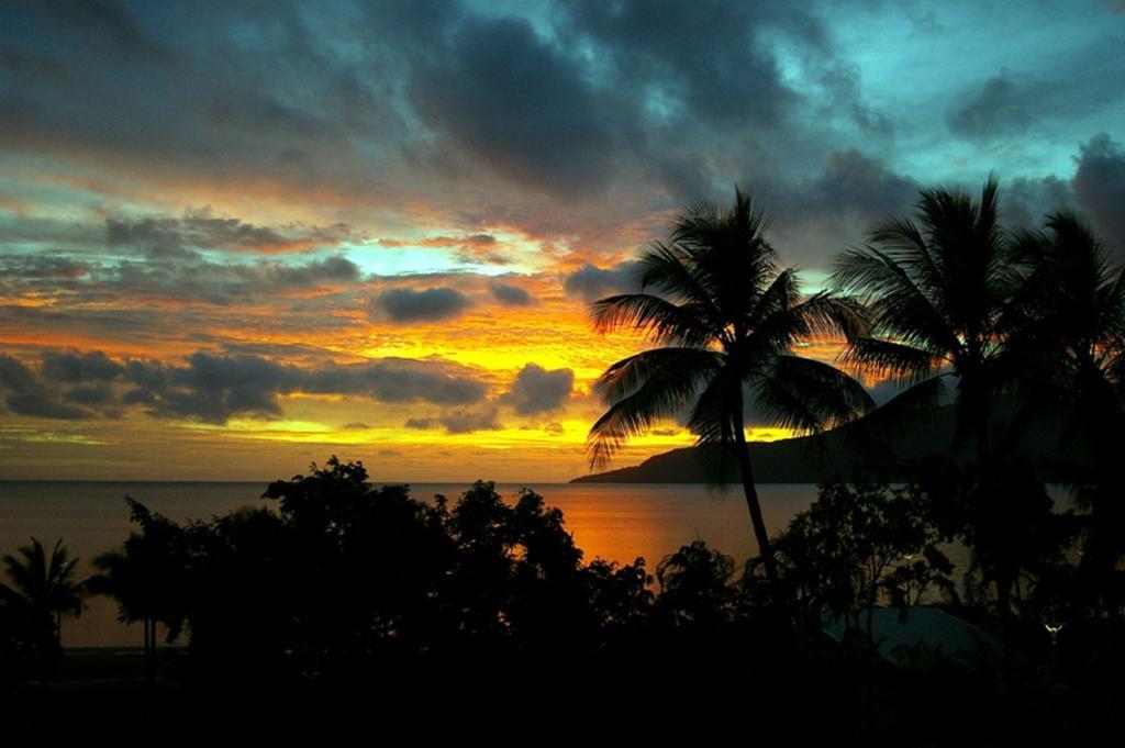 Coral Towers Holiday Suites Cairns Esterno foto