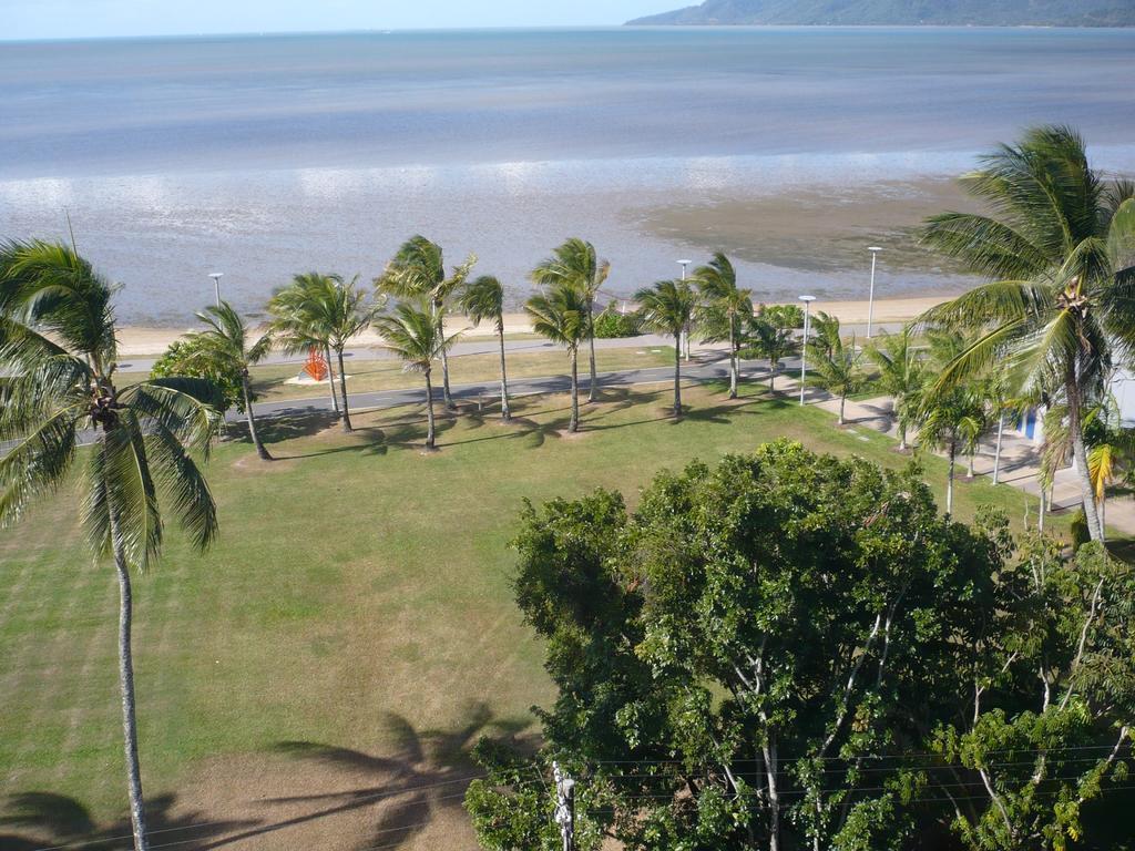 Coral Towers Holiday Suites Cairns Esterno foto