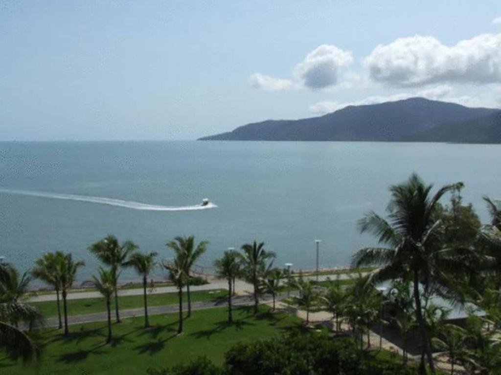 Coral Towers Holiday Suites Cairns Esterno foto