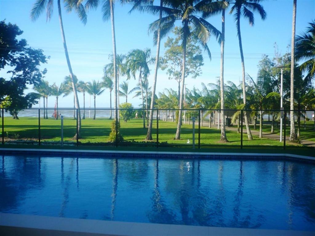 Coral Towers Holiday Suites Cairns Esterno foto